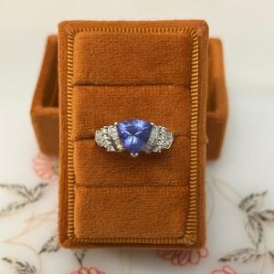 Vintage 14K White Gold & Tanzanite Ring with Diamond Sides